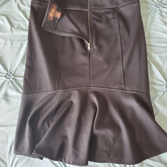 Skirt - Picture 2 of 5